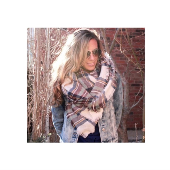 Accessories - Women’s Plaid Triangle Blanket Scarf